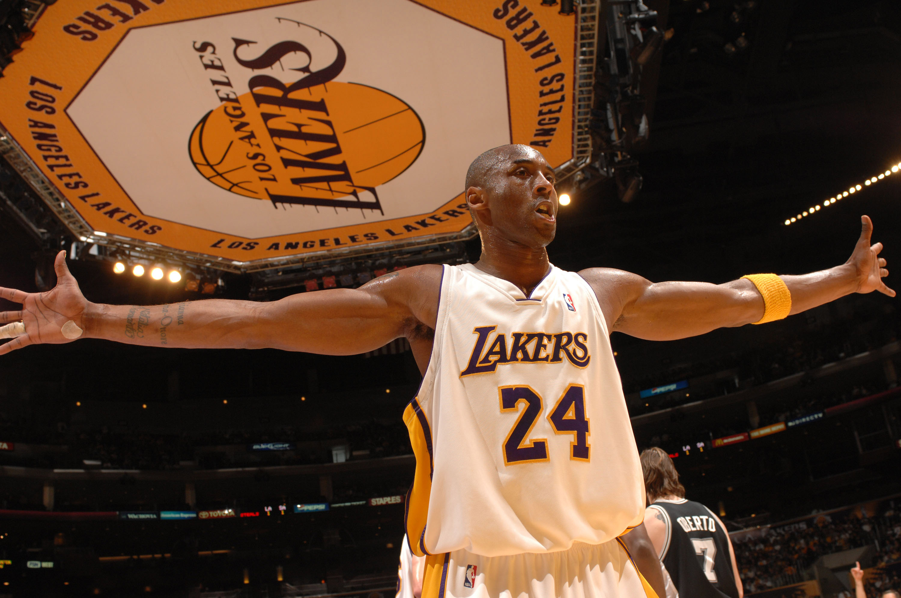 名记支招湖人追194前锋，两特质联盟顶级，他还能客串三当家？